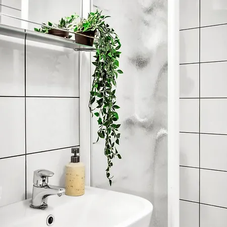 Apartament Design District W King Bed, Netflix, Tram And Bus Nearby *